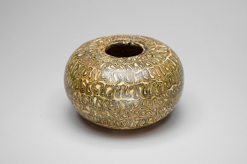 Abgeflachte kugelförmige Schale („Almosenschale“)