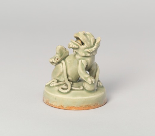 狮形钮盖，可能为香炉盖