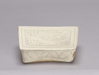 花卉纹长方枕