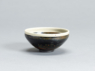 磁州窯黒釉天目茶碗　白化粧土の口縁